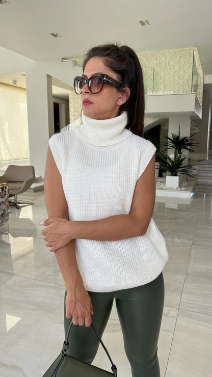 Turtle Neck White Vest Wool